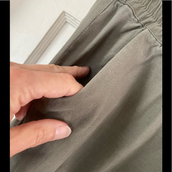 Marine Layer Allison Pant Dolphin Hem Dusty Olive Color Elastic Waist Size Small - Picture 6 of 13